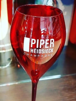 I Vám vyrobíme krásné sklenice. Chcete 6 kusů, 12, nebo 500 kusů? To je jen na vás. www.nerozbitnesklenice.cz