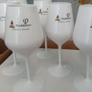 I Vám vyrobíme krásné sklenice. Chcete 6 kusů, 12, nebo 500 kusů? To je jen na vás. www.nerozbitnesklenice.cz