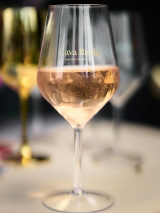 Krása a elegance. I Vám vyrobíme krásné sklenice. Chcete 6 kusů, 12, nebo 500 kusů? To je jen na vás....