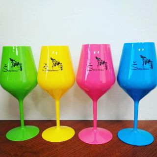 I Vám vyrobíme krásné sklenice. Chcete 6 kusů, 12, nebo 500 kusů? To je jen na vás. www.nerozbitnesklenice.cz