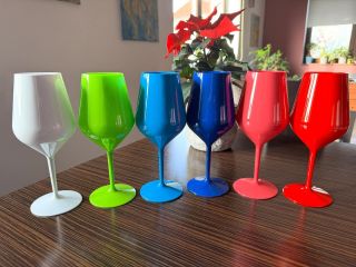 Pro doma i do firmy – sklenice, které se nikdy nerozbijí! Zažijte pohodu, relax a radost z každého přípitku....