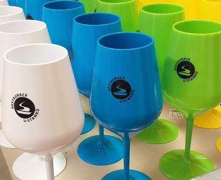 Na doma i do firmy. I Vám dodáme krásné sklenice. Chcete 6 kusů, 12, nebo 100 kusů? chcete čiré, nebo barevné, s potiskem,...