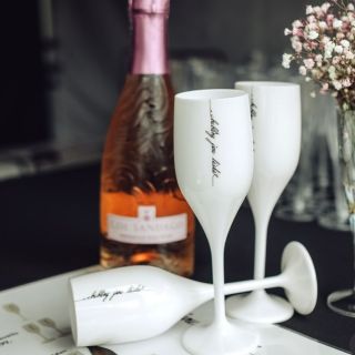 Na doma i do firmy. I Vám dodáme krásné sklenice. Chcete 6 kusů, 12, nebo 100 kusů? chcete čiré, nebo barevné, s potiskem,...