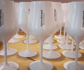 A jaké krásné sklenice dodáme Vám? Napište si o cenu s logem či bez: info@nerozbitnesklenice.cz Krasa a elegance + Klid a...