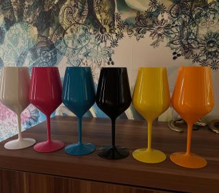 A jaké krásné sklenice dodáme Vám? Napište si o cenu s logem či bez: info@nerozbitnesklenice.cz Krasa a elegance + Klid a...