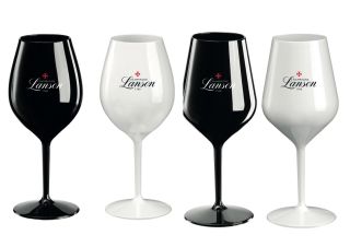 A jaké sklenice dodáme vám? Na doma i do firmy. Potřebujete 2 kusy, 6, 12, nebo rovnou 100 kusů? Číré, barevné, s potiskem...