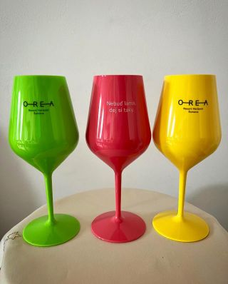 Na doma i do firmy. I Vám dodáme krásné sklenice. Chcete 6 kusů, 12, nebo 100 kusů? chcete čiré, nebo barevné, s potiskem,...