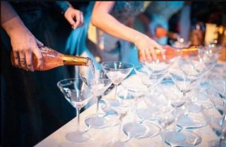 A jaké krásné sklenice vyrobíme Vám? Krása, elegance, klid, pohoda a hlavně bezpečí www.nerozbitnesklenice.cz