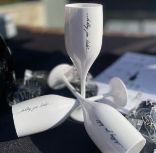 A jaké krásné sklenice vyrobíme Vám? Krása, elegance, klid, pohoda a hlavně bezpečí www.nerozbitnesklenice.cz