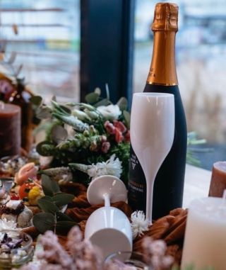 A jaké dodáme vám? Jak na doma, tak do firmy. Potřebujete 2 kusy, 6, 12, nebo rovnou 100 kusů? Číré, barevné, s potiskem...