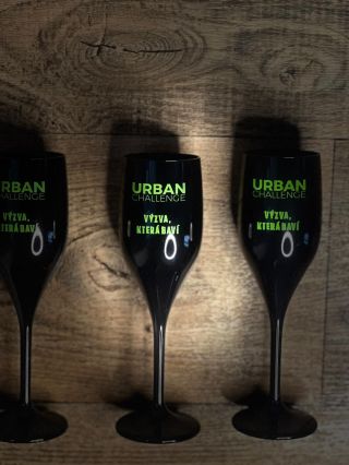 Na doma i do firmy Na oslavy i večírky Na párty i k bazénu Do vany i na zahradu Originální skleničky – stylové, odolné a...