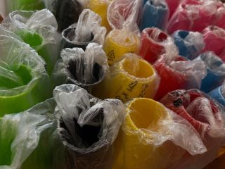 A jaké dodáme vám? Jak na doma, tak do firmy. Potřebujete 2 kusy, 6, 12, nebo rovnou 100 kusů? Číré, barevné, s potiskem...