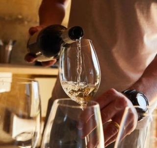 A jaké krásné sklenice vyrobíme Vám? Krása, elegance, klid, pohoda a hlavně bezpečí www.nerozbitnesklenice.cz