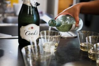 A jaké krásné sklenice vyrobíme Vám? Krása, elegance, klid, pohoda a hlavně bezpečí www.nerozbitnesklenice.cz