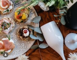 A jaké sklenice dodáme vám? Na doma i do firmy. Potřebujete 2 kusy, 6, 12, nebo rovnou 100 kusů? Číré, barevné, s potiskem...