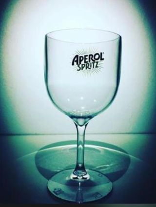 A jaké krásné sklenice vyrobíme Vám? Krása, elegance, klid, pohoda a hlavně bezpečí www.nerozbitnesklenice.cz