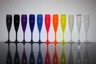 A jaké krásné sklenice vyrobíme Vám? Krása, elegance, klid, pohoda a hlavně bezpečí www.nerozbitnesklenice.cz