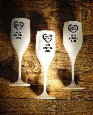 A jaké krásné sklenice vyrobíme Vám? Krása, elegance, klid, pohoda a hlavně bezpečí www.nerozbitnesklenice.cz