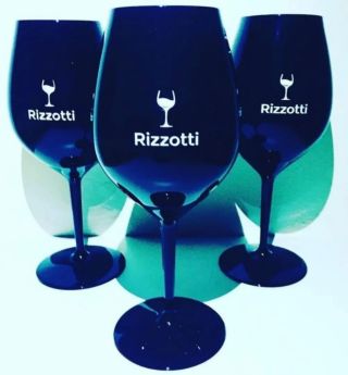 A jaké krásné sklenice vyrobíme Vám? Krása, elegance, klid, pohoda a hlavně bezpečí www.nerozbitnesklenice.cz