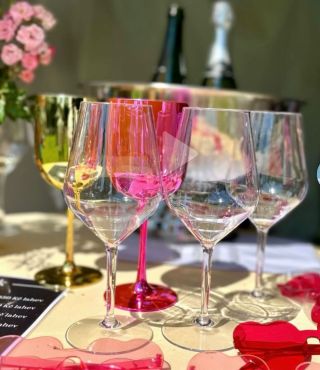 A jaké krásné sklenice vyrobíme Vám? Krása, elegance, klid, pohoda a hlavně bezpečí www.nerozbitnesklenice.cz