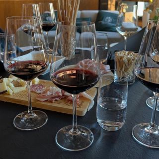 A jaké sklenice dodáme vám? Na doma i do firmy. Potřebujete 2 kusy, 6, 12, nebo rovnou 100 kusů? Číré, barevné, s potiskem...