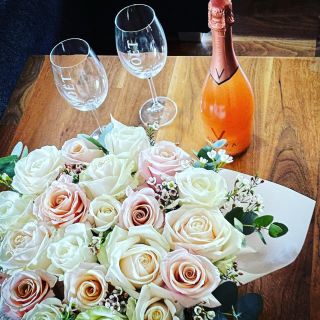 A jaké sklenice dodáme vám? Na doma i do firmy. Potřebujete 2 kusy, 6, 12, nebo rovnou 100 kusů? Číré, barevné, s potiskem...